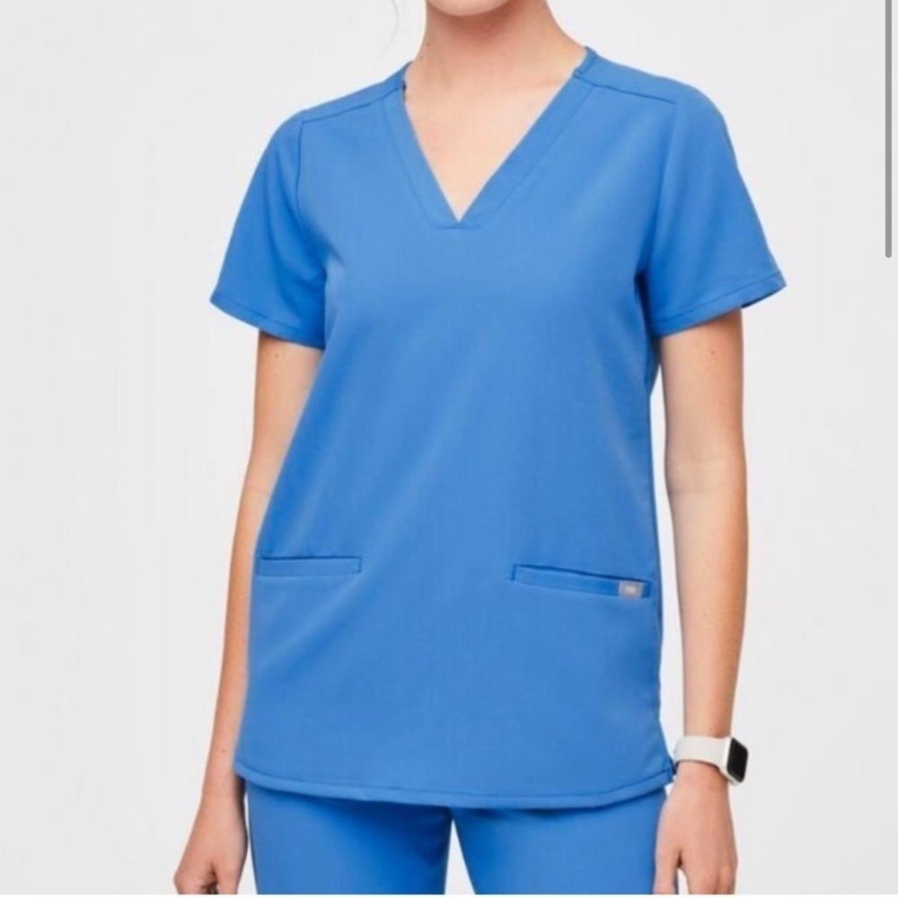 Figs Casma Three-Pocket Blue Scrub Top, Small